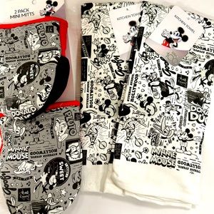 Retro Mickey Mouse Towels and Mini mitts set